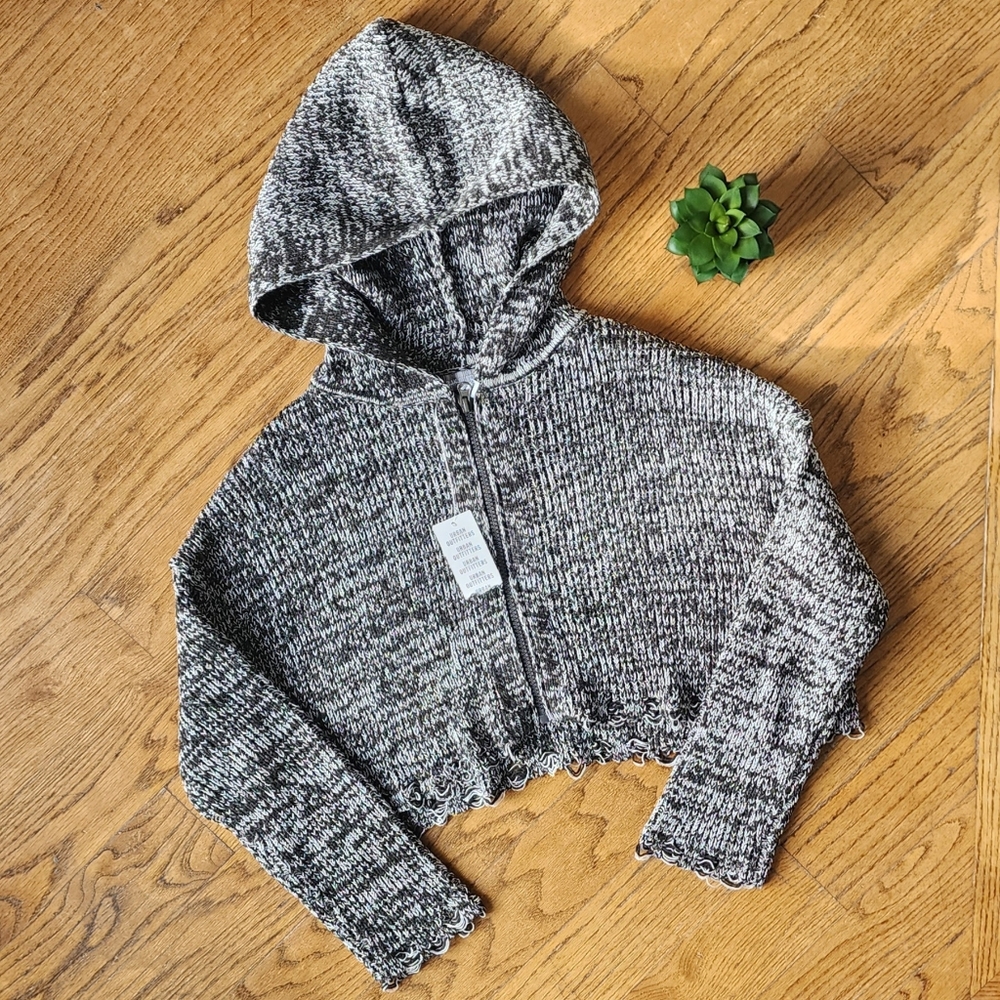NWT Urban Outfitters Cropped Sweater - Picture 2 of 7
